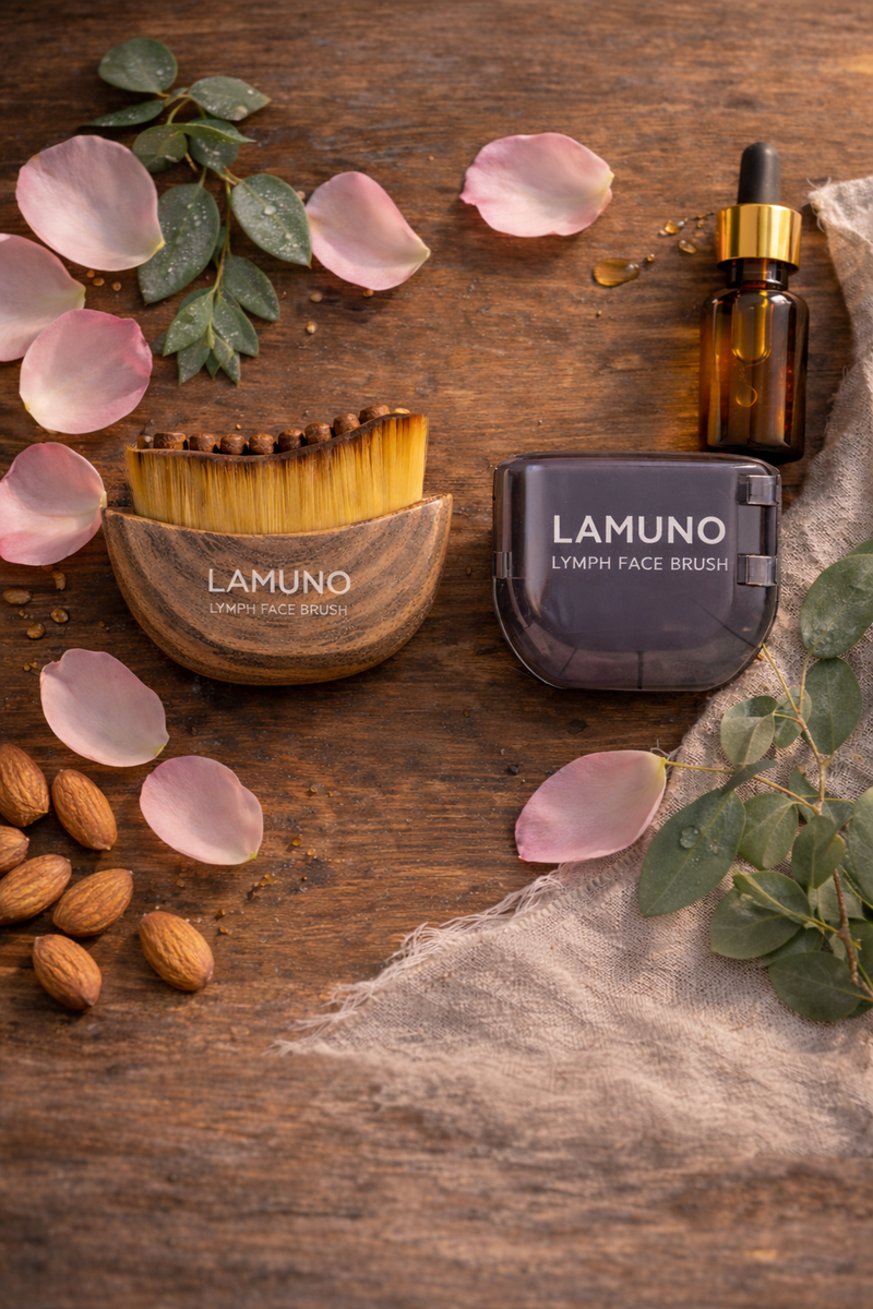 LAMUNO Brush mit Rosenblättern